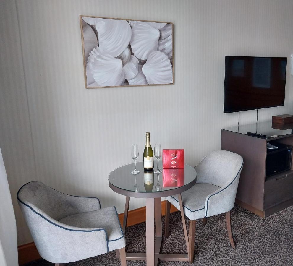 Luxury Privately Owned Ocean View Studio Apartments At O4Ks Gold Tower Gold Coast Eksteriør billede