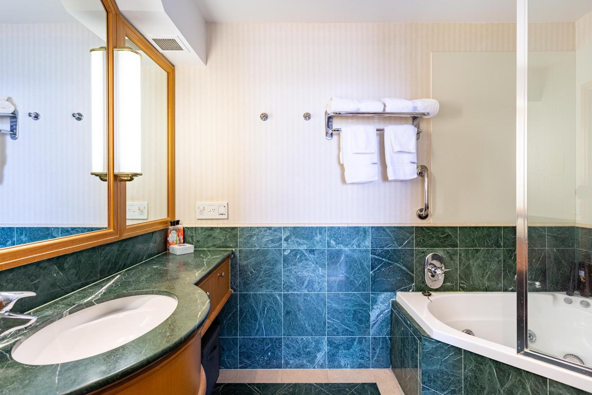 Luxury Privately Owned Ocean View Studio Apartments At O4Ks Gold Tower Gold Coast Eksteriør billede